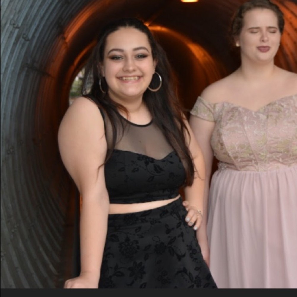 Black flowery 2 piece short prom dress